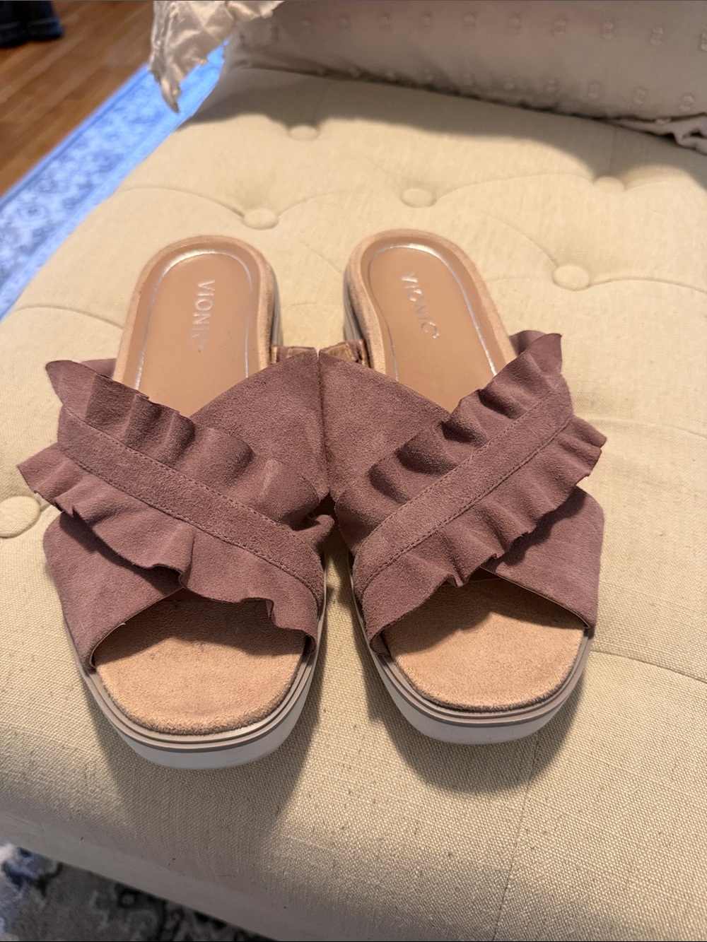 Vionic Ruffle Slide Sandals - Mauve - only worn once!!!